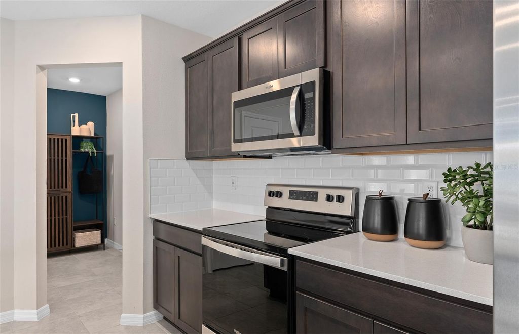 Image 10 of property listing at 1024 LEMONGRASS ALLEY, Orlando, FL 32820
