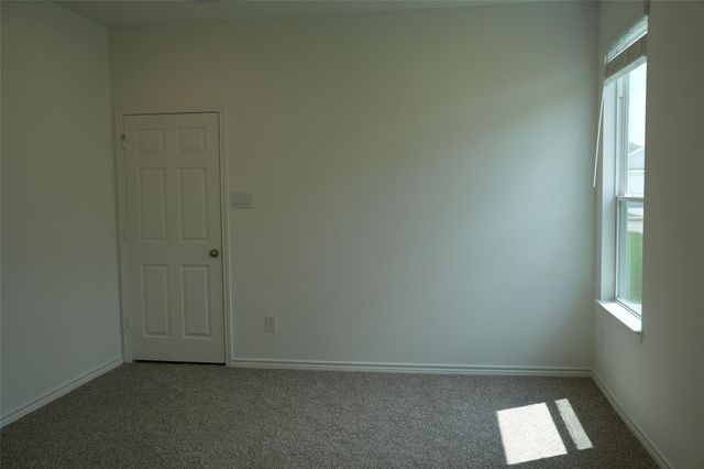 517 Oak Chase Avenue, Dayton, TX 77535
