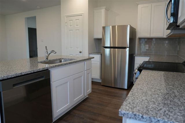517 Oak Chase Avenue, Dayton, TX 77535