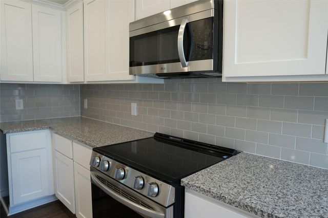 517 Oak Chase Avenue, Dayton, TX 77535