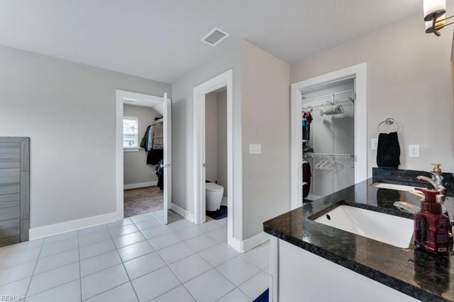 219 Dunway LN, Chesapeake, VA 23323