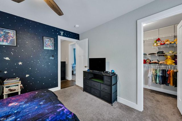 219 Dunway LN, Chesapeake, VA 23323