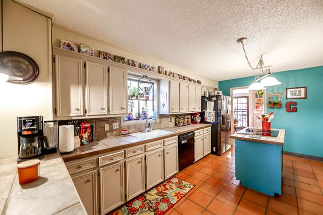 5 Tanglewood Lane, Ransom Canyon, TX 79366