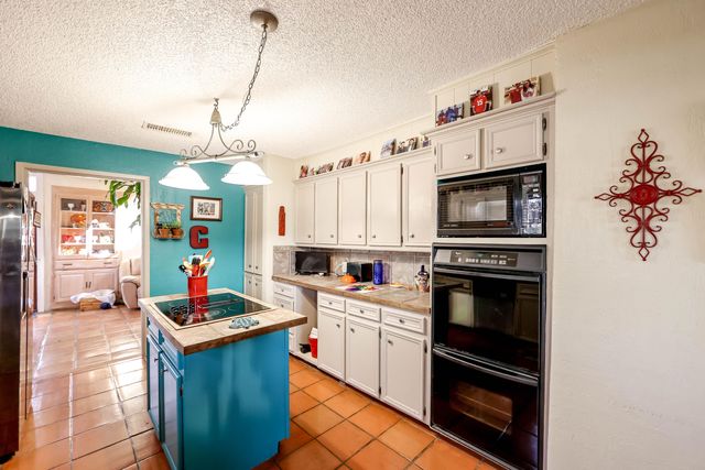 5 Tanglewood Lane, Ransom Canyon, TX 79366