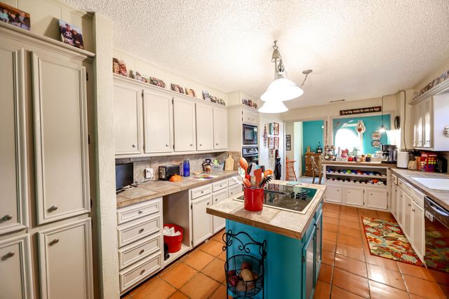 5 Tanglewood Lane, Ransom Canyon, TX 79366