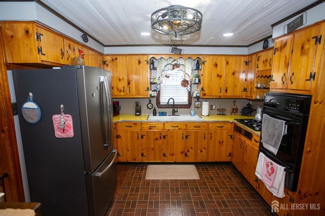 14 Quaid Street, Sayreville, NJ 08872