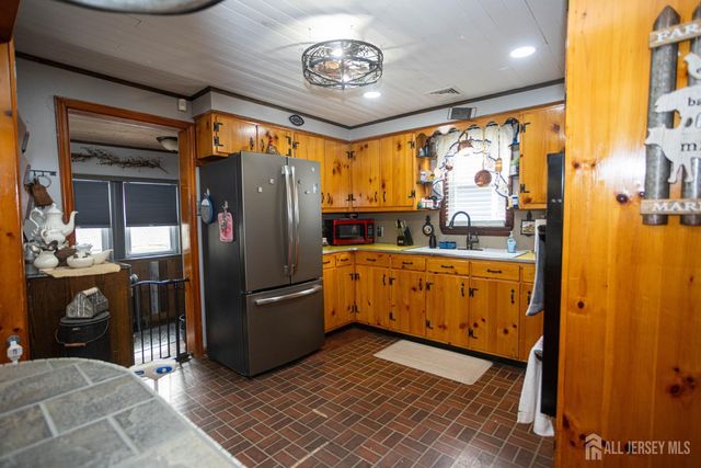 14 Quaid Street, Sayreville, NJ 08872