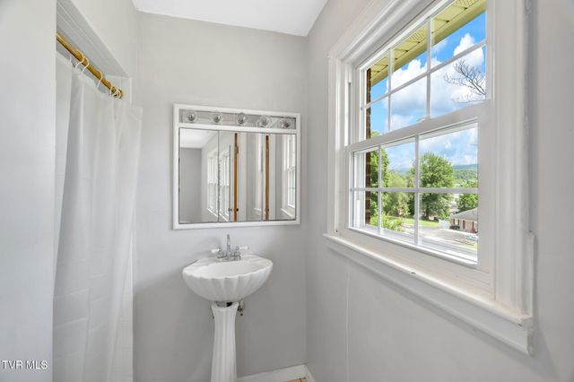 135 Lively Street, Lebanon, VA 24266