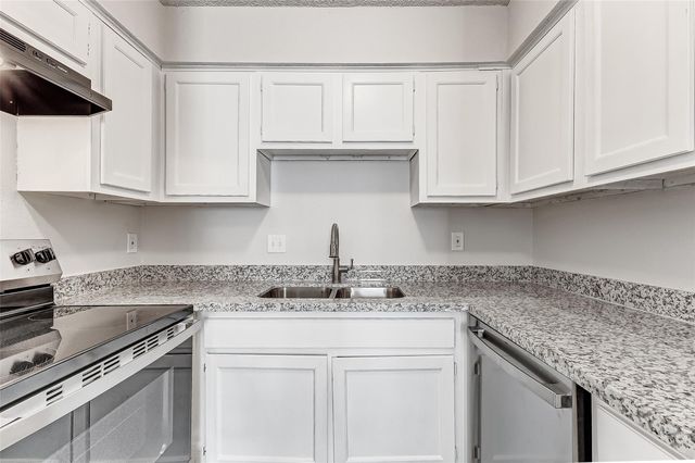 702 Lyle West Avenue C, Cleveland, TX 77327