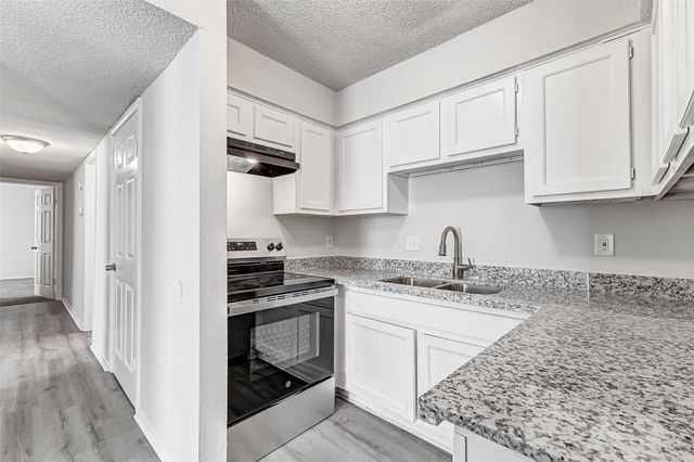 702 Lyle West Avenue C, Cleveland, TX 77327