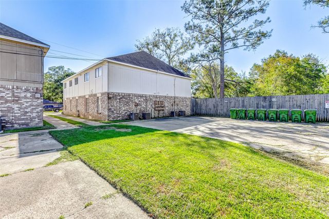 702 Lyle West Avenue C, Cleveland, TX 77327