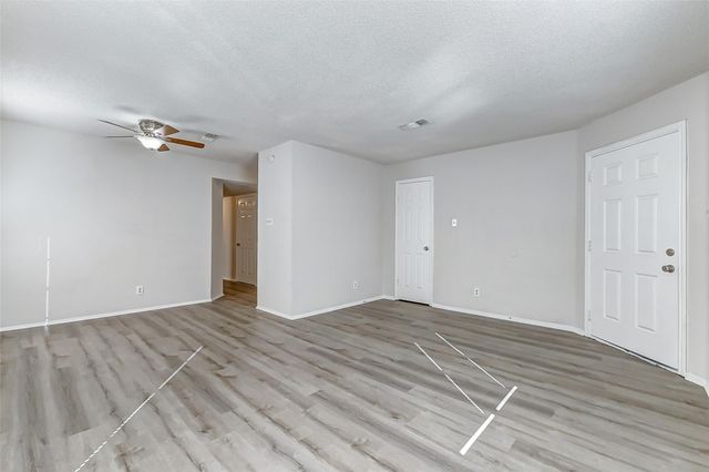 702 Lyle West Avenue C, Cleveland, TX 77327