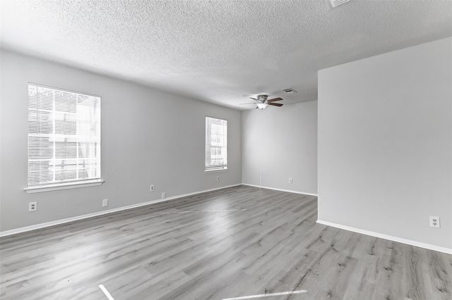 702 Lyle West Avenue C, Cleveland, TX 77327