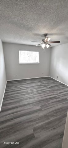 702 Lyle West Avenue C, Cleveland, TX 77327
