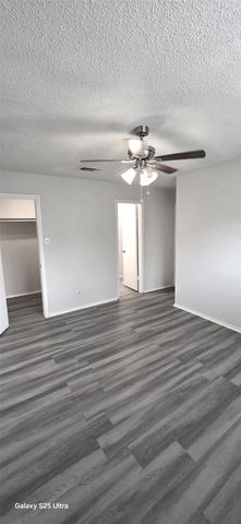 702 Lyle West Avenue C, Cleveland, TX 77327