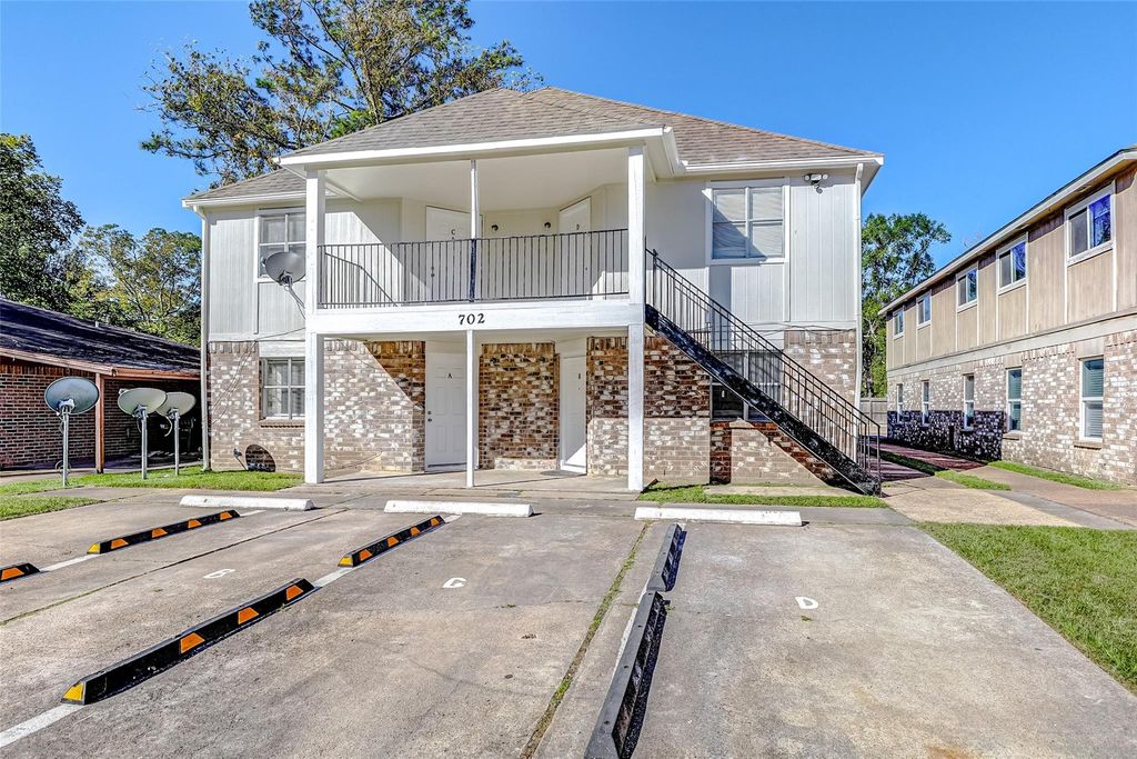 702 Lyle West Avenue C, Cleveland, TX 77327