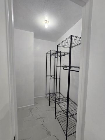 5929 Queensloch Drive 137, Houston, TX 77096