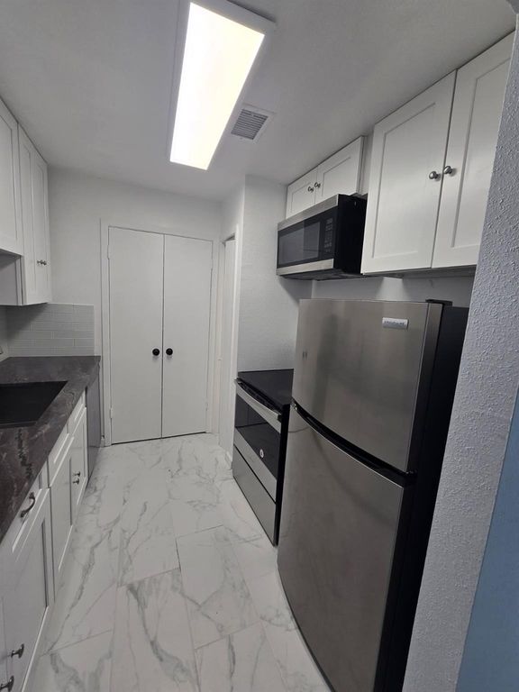 5929 Queensloch Drive 137, Houston, TX 77096