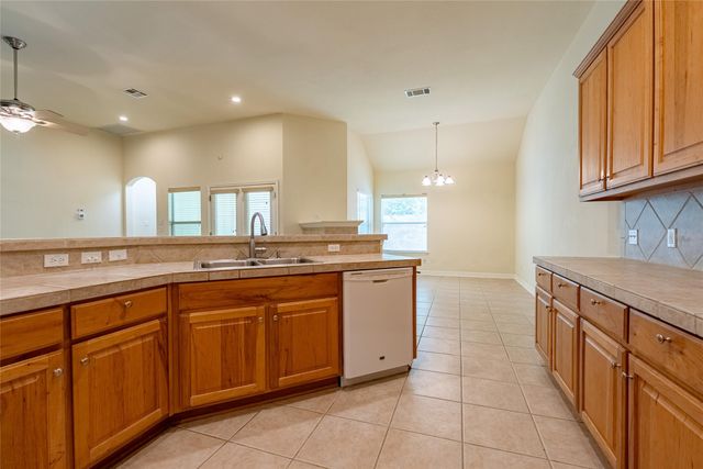 1305 Delsie DR A, Lakeway, TX 78734