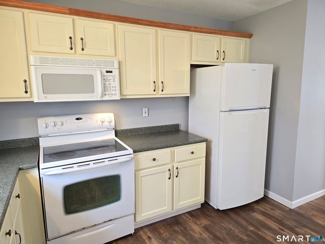 177 Bemis Street 4D, Plymouth, CT 06786