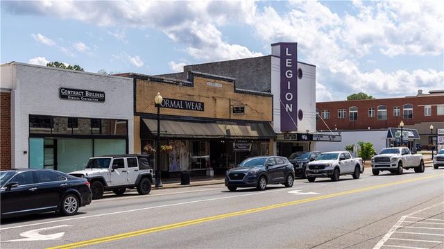 318 Cavalier SE Lane, Acworth, GA 30102