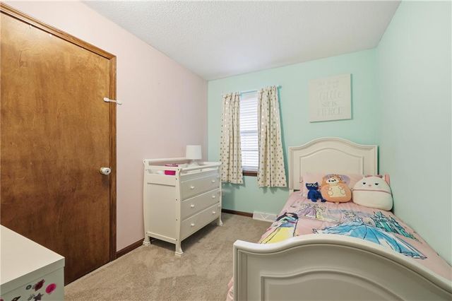 2608 NW Pembroke Court, Blue Springs, MO 64015