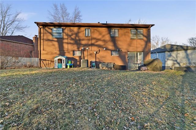 2608 NW Pembroke Court, Blue Springs, MO 64015