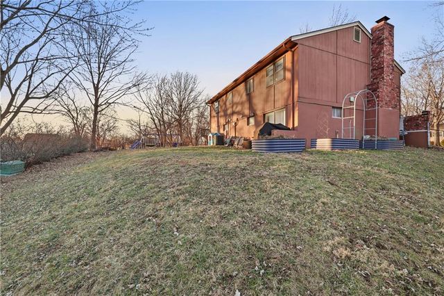 2608 NW Pembroke Court, Blue Springs, MO 64015