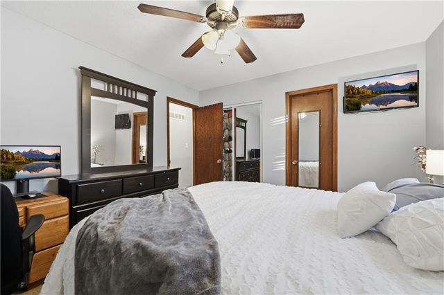 2608 NW Pembroke Court, Blue Springs, MO 64015