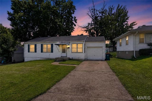 1434 Comet Drive, St Louis, MO 63137