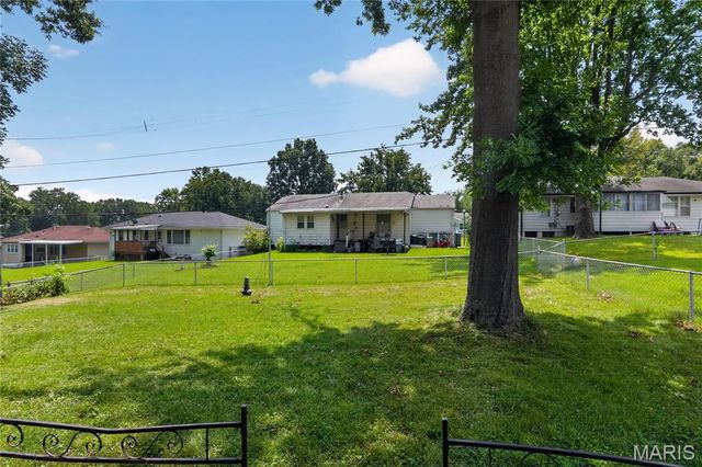 1434 Comet Drive, St Louis, MO 63137