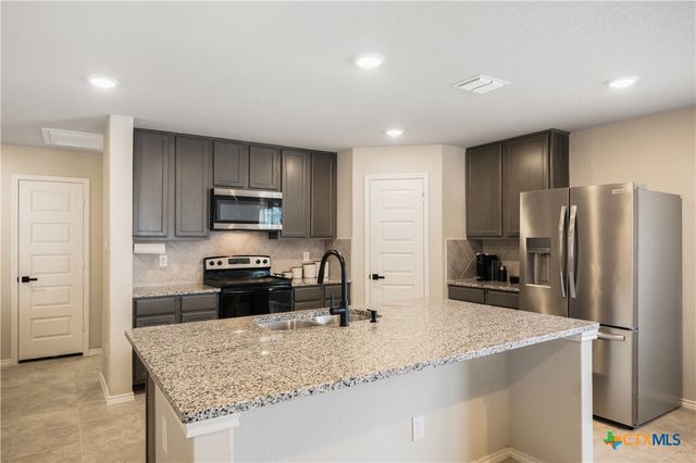 713 Angus Drive, Seguin, TX 78155