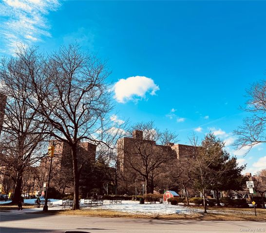 1558 Unionport Road 5H, Bronx, NY 10462