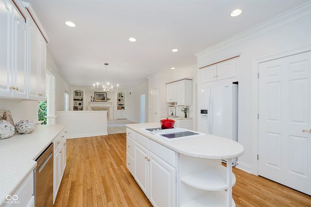 4827 Woods Edge Drive, Zionsville, IN 46077