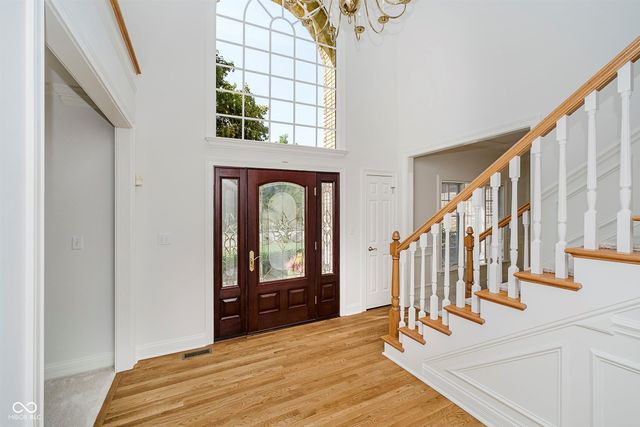 4827 Woods Edge Drive, Zionsville, IN 46077