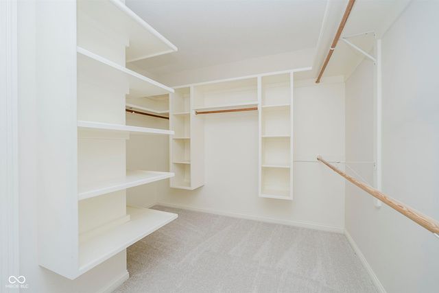 4827 Woods Edge Drive, Zionsville, IN 46077