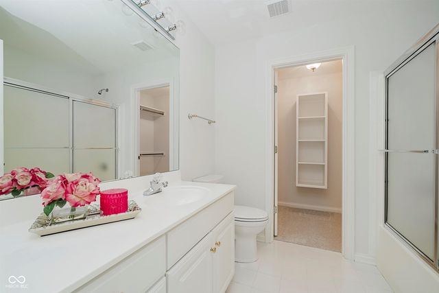 4827 Woods Edge Drive, Zionsville, IN 46077