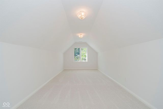 4827 Woods Edge Drive, Zionsville, IN 46077