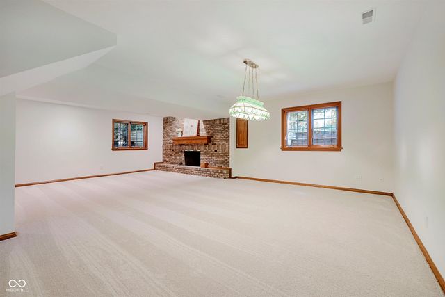 4827 Woods Edge Drive, Zionsville, IN 46077