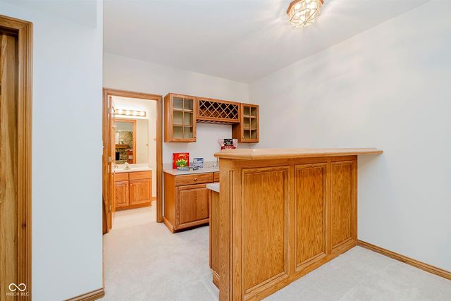 4827 Woods Edge Drive, Zionsville, IN 46077