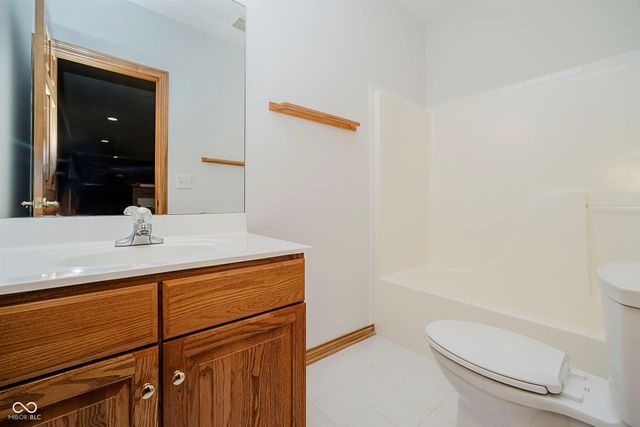 4827 Woods Edge Drive, Zionsville, IN 46077