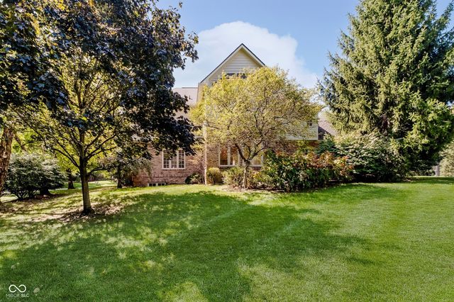 4827 Woods Edge Drive, Zionsville, IN 46077