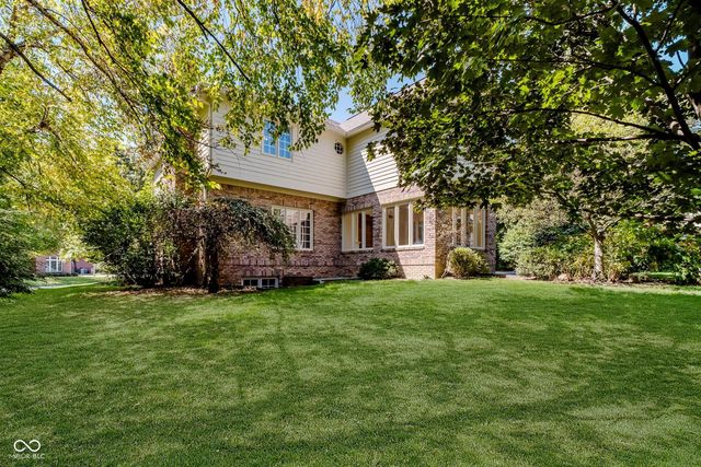 4827 Woods Edge Drive, Zionsville, IN 46077