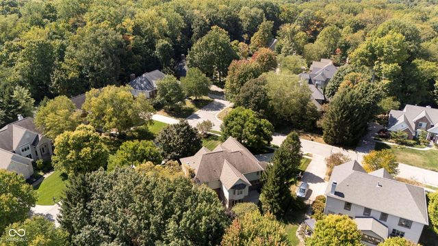 4827 Woods Edge Drive, Zionsville, IN 46077