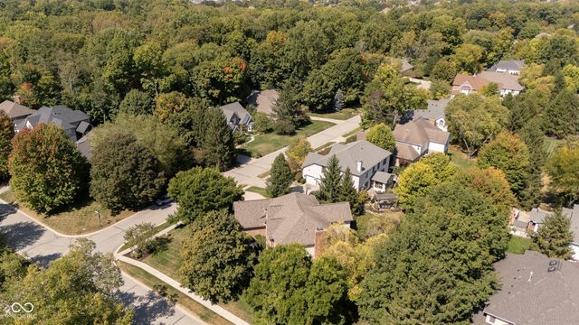 4827 Woods Edge Drive, Zionsville, IN 46077