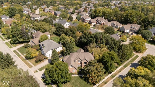 4827 Woods Edge Drive, Zionsville, IN 46077