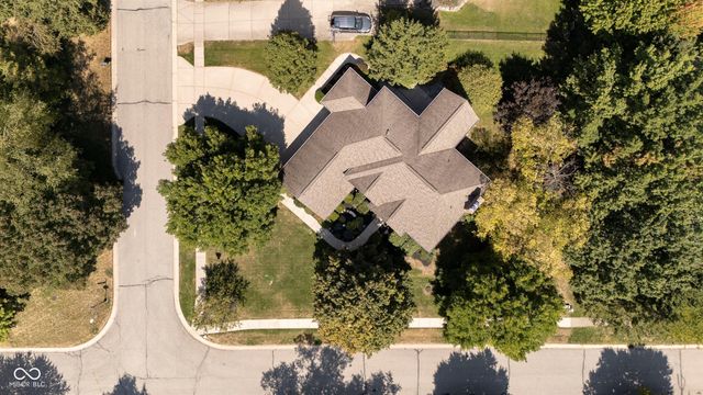 4827 Woods Edge Drive, Zionsville, IN 46077