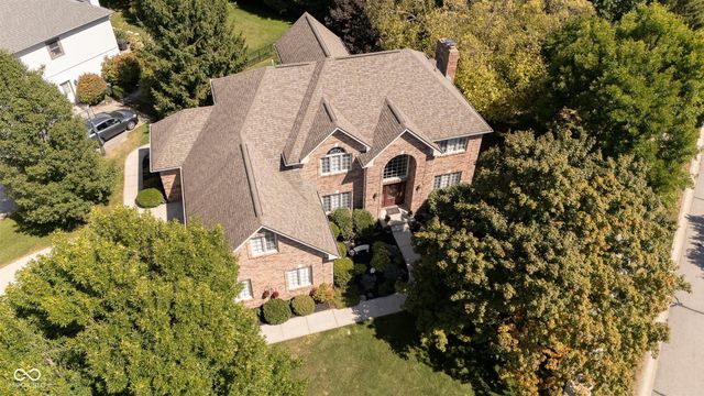 4827 Woods Edge Drive, Zionsville, IN 46077