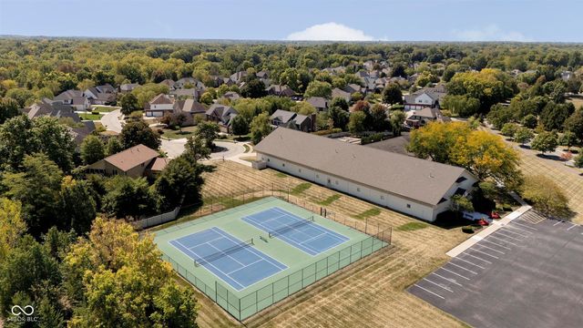 4827 Woods Edge Drive, Zionsville, IN 46077