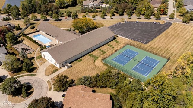 4827 Woods Edge Drive, Zionsville, IN 46077